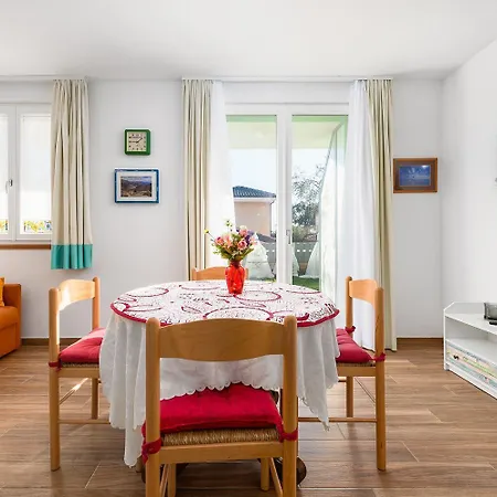 Traumhaftes Nur 280 Meter Zum Mit Garten Und Grill Umag