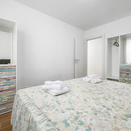 Traumhaftes Nur 280 Meter Zum Mit Garten Und Grill Apartament Umag