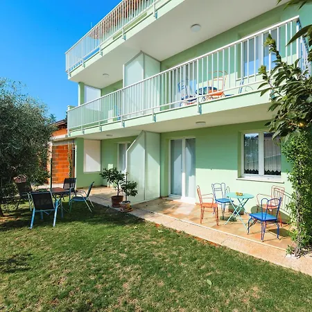 Traumhaftes Nur 280 Meter Zum Mit Garten Und Grill