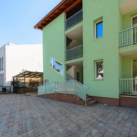 Traumhaftes Nur 280 Meter Zum Mit Garten Und Grill Apartament *