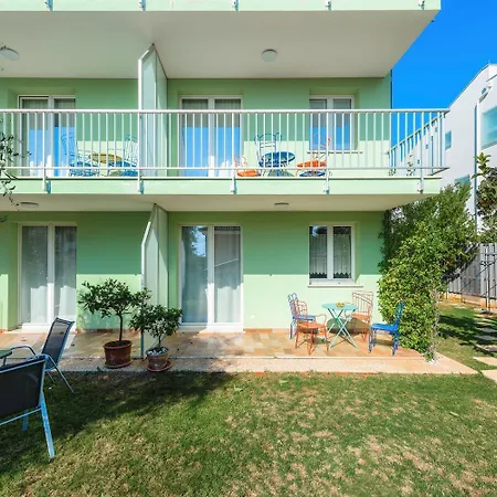 Traumhaftes Nur 280 Meter Zum Mit Garten Und Grill Apartament